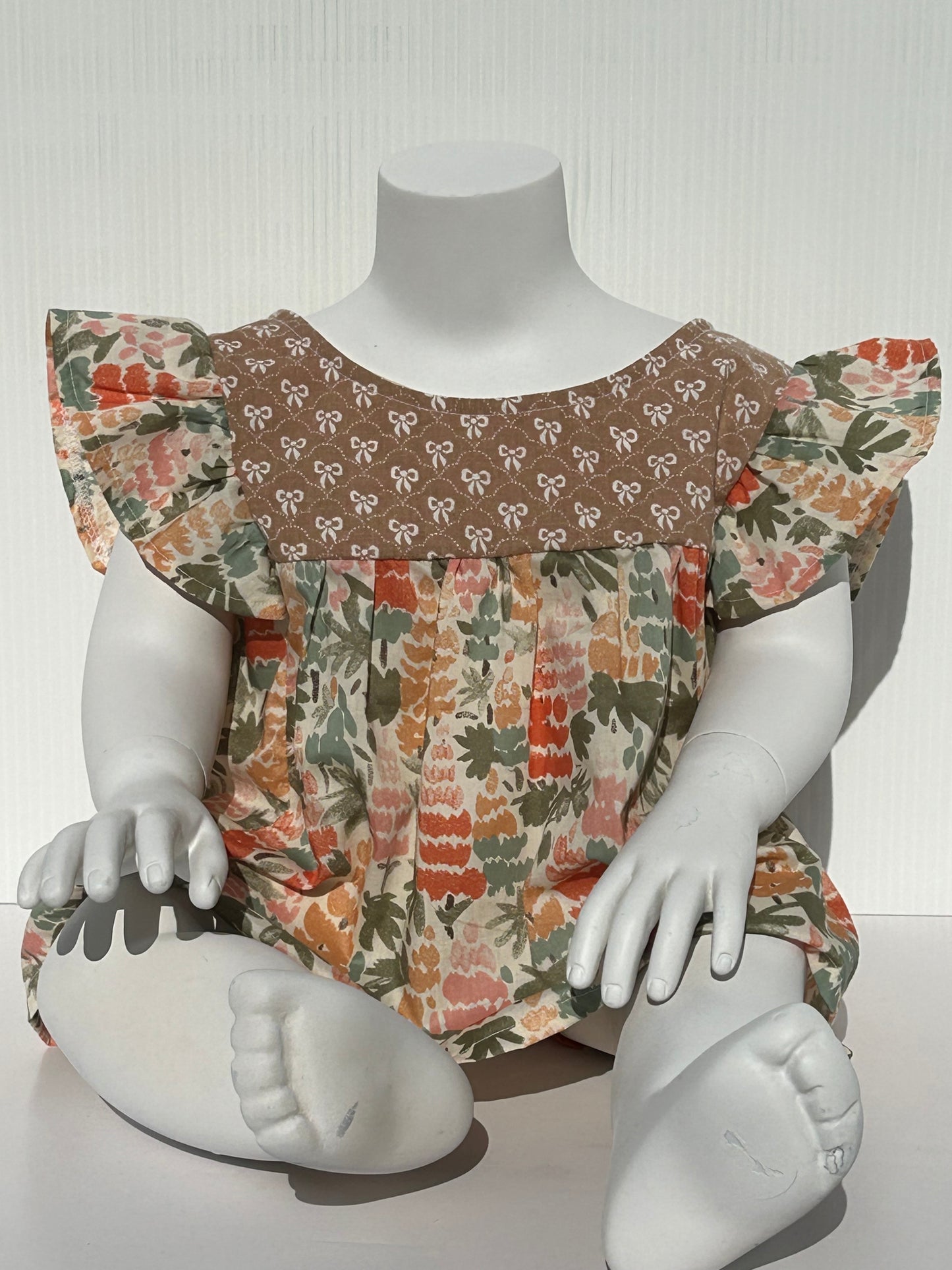Assorted vintage fabric children’s top - size 3