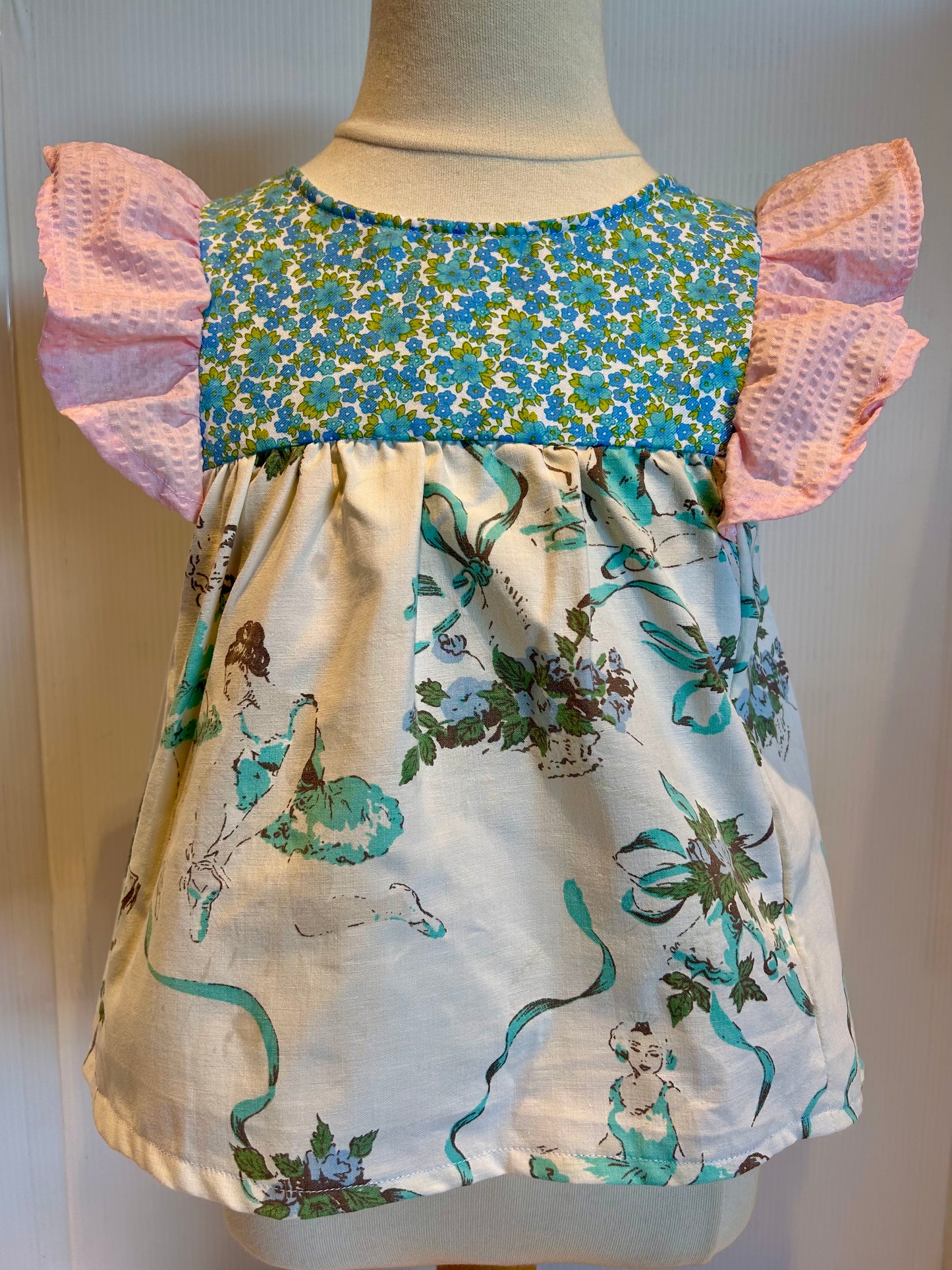 Assorted vintage fabric children’s top - size 5