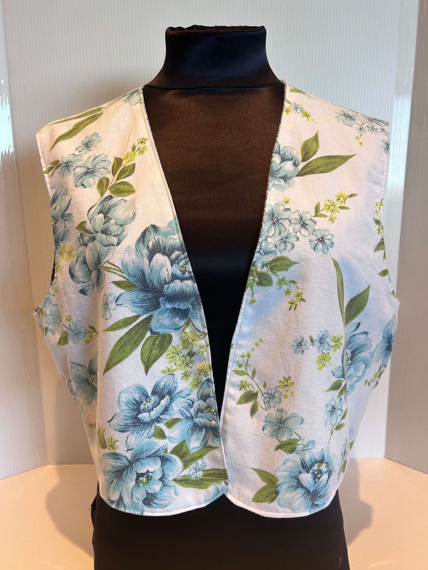 Women’s reversible vest - Large